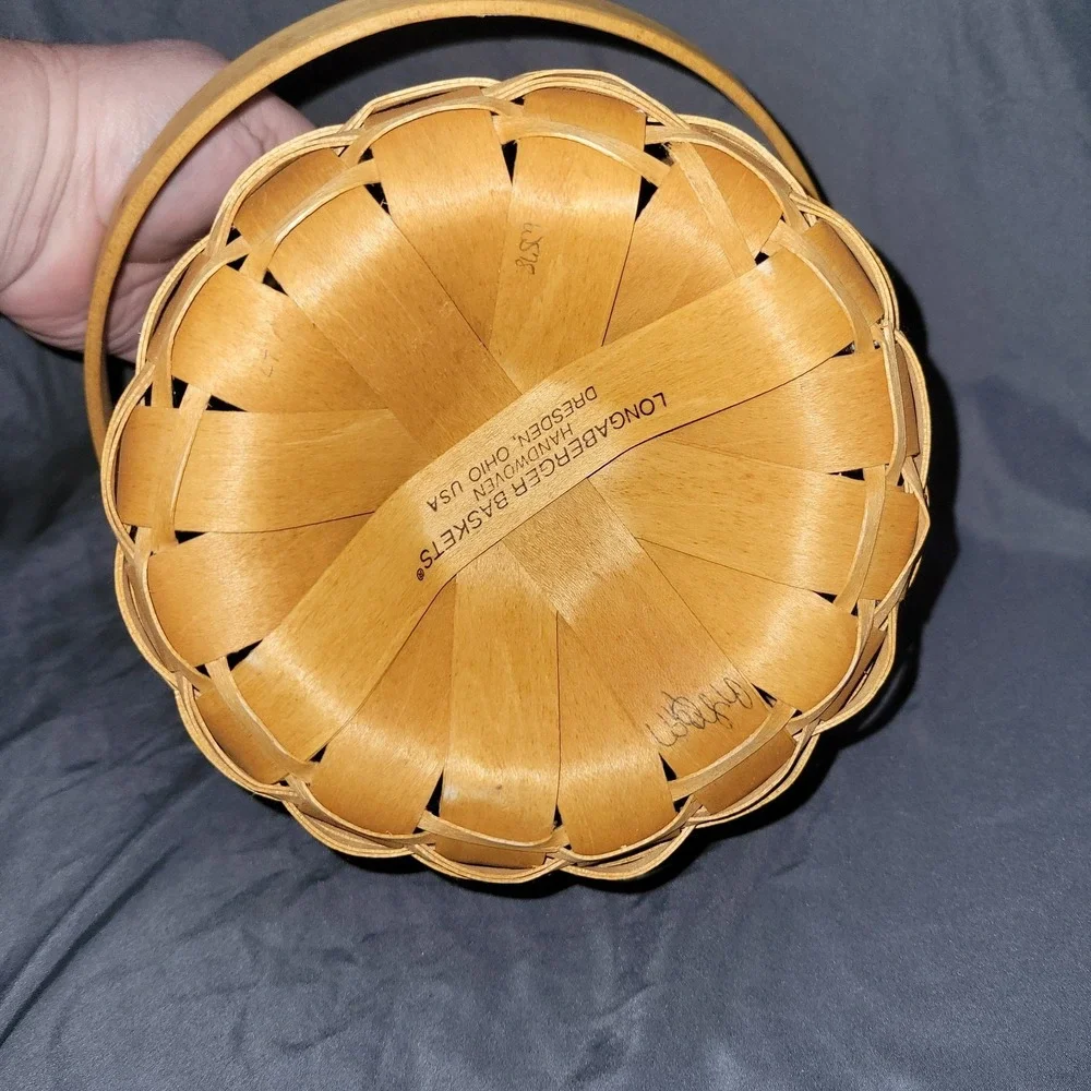 Longaberger 1997 Medium  Fruit  Basket Handle Round Bottom